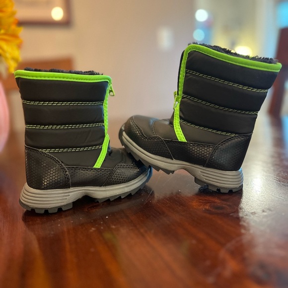 Winter Boots Size 6 Little Kid - Picture 1 of 5